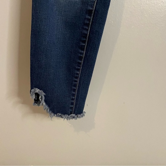 3/$32 KanCan Asymmetrical Distressed Skinny Jeans Size 26 - Picture 5 of 9